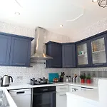 2-Bedroom, Free Parking, High Speed Wi-Fi, Swinton Manchester